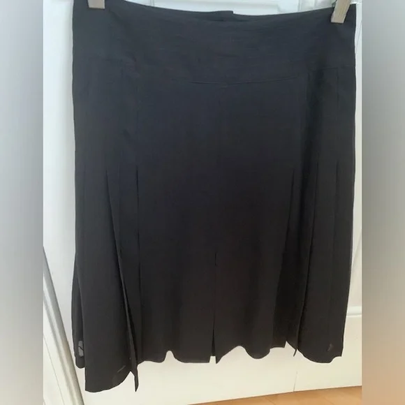 Karl Lagerfeld for H&M black pleated buttoned skirt, NEW, size 34/US 4 - Picture 3 of 6